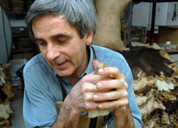 The traditional method of wineskin making :: Photos: Nando Ruiz